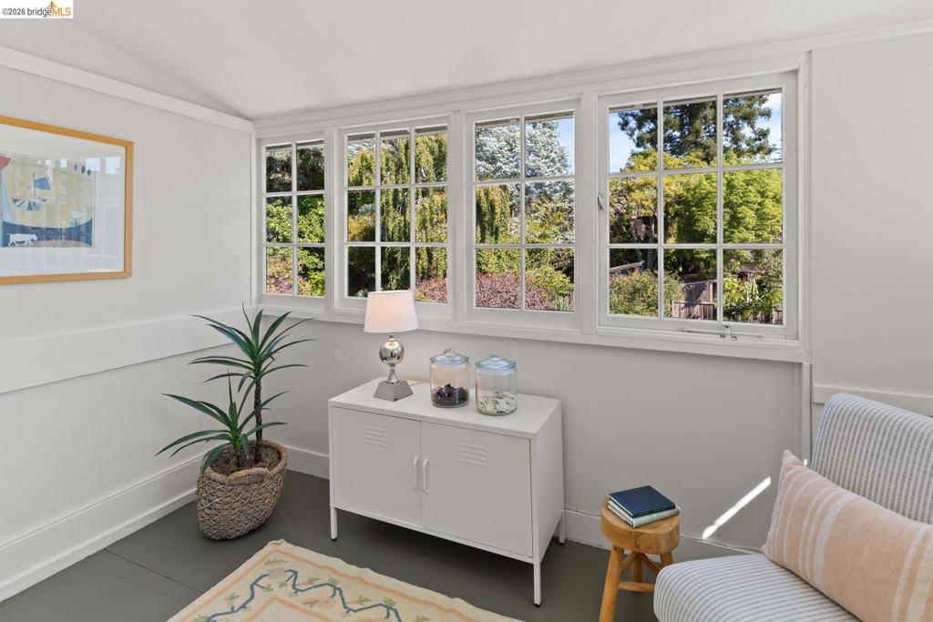 2833 Regent St Property Photo 28