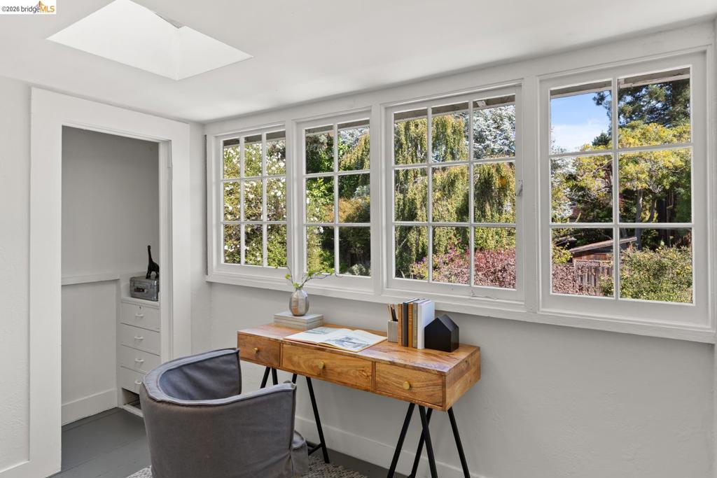 2833 Regent St Property Photo 30