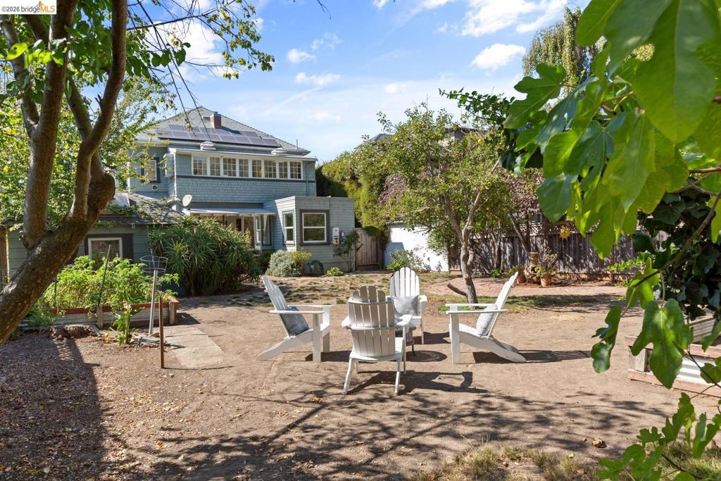 2833 Regent St Property Photo 34