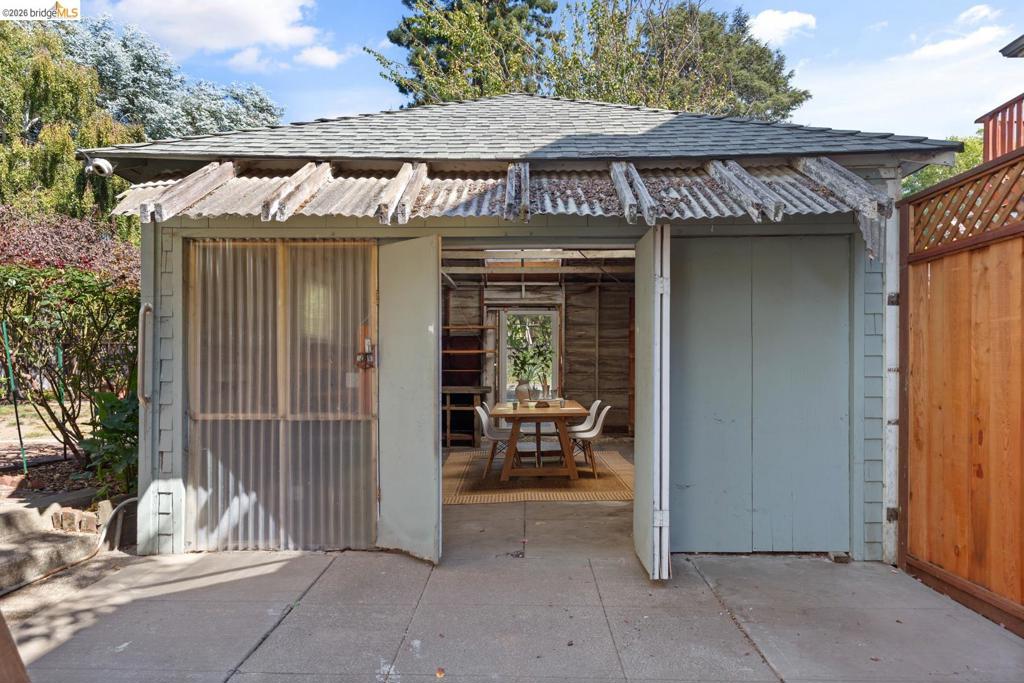 2833 Regent St Property Photo 38