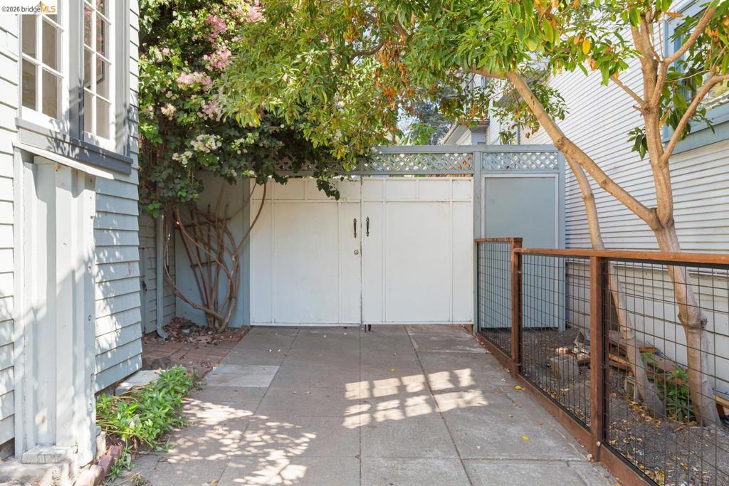 2833 Regent St Property Photo 40