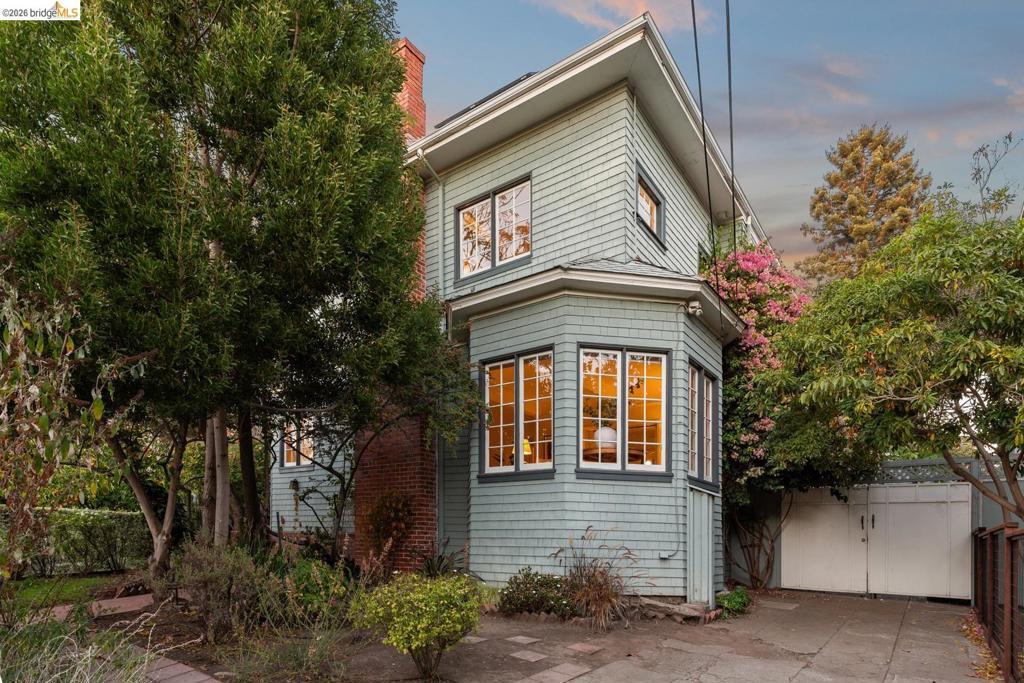 2833 Regent St Property Photo 43