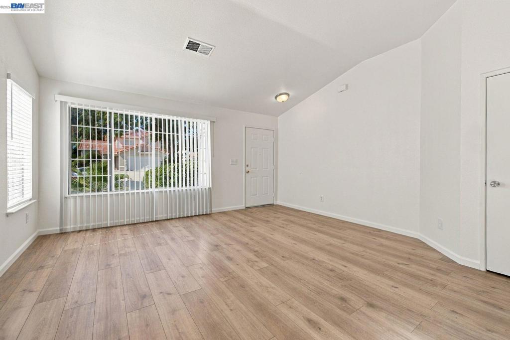 2222 Woodhill Dr Property Photo 4