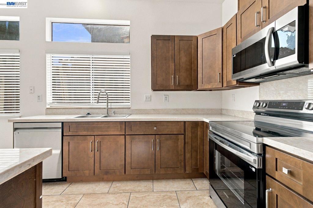 2222 Woodhill Dr Property Photo 9