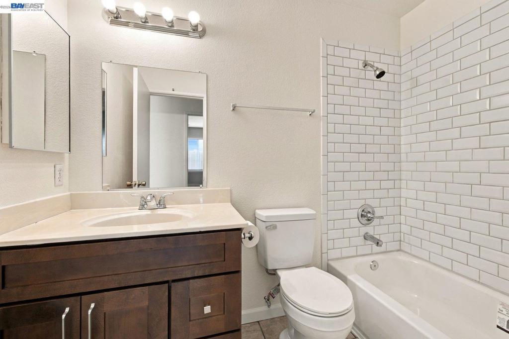 2222 Woodhill Dr Property Photo 21