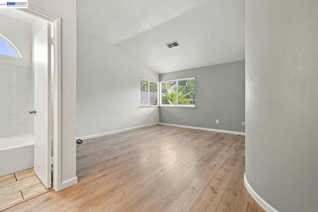 2222 Woodhill Dr Property Photo 24