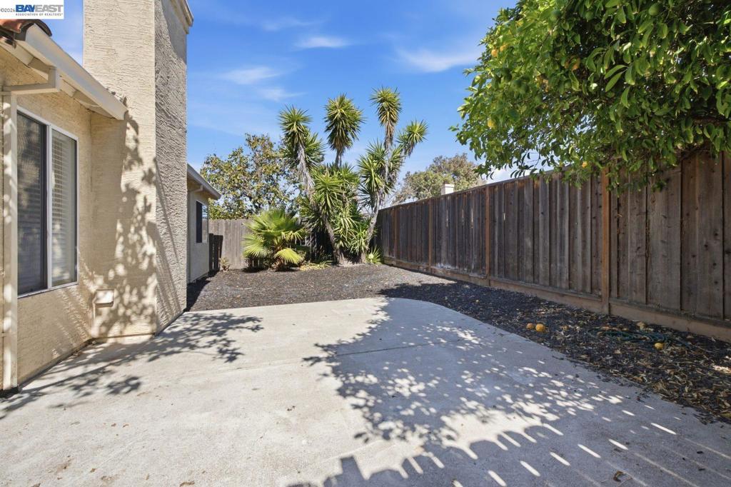 2222 Woodhill Dr Property Photo 33