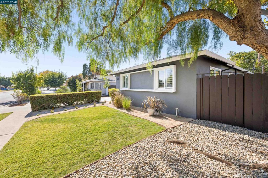 1651 Glazier Drive Property Photo 3