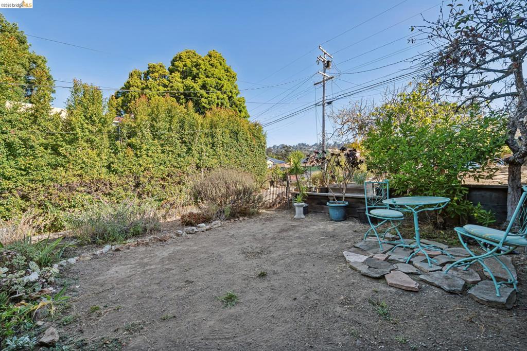623 Clayton Ave Property Photo 8