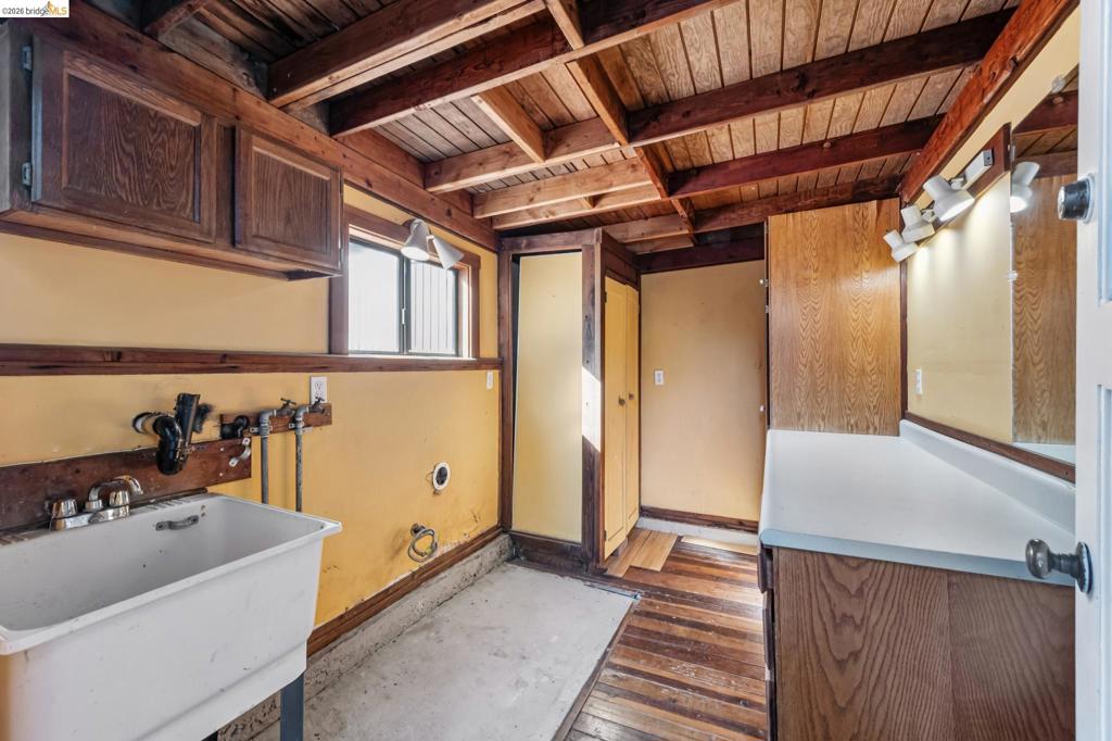 623 Clayton Ave Property Photo 34