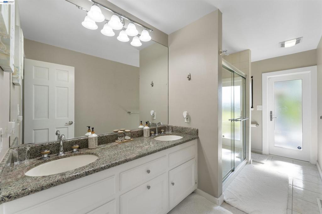 13 Kemp Court Property Photo 27