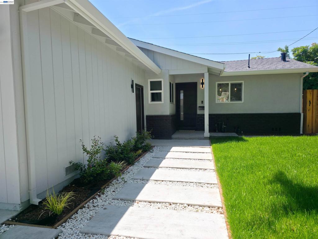 6746 Bollinger Rd Property Photo 3