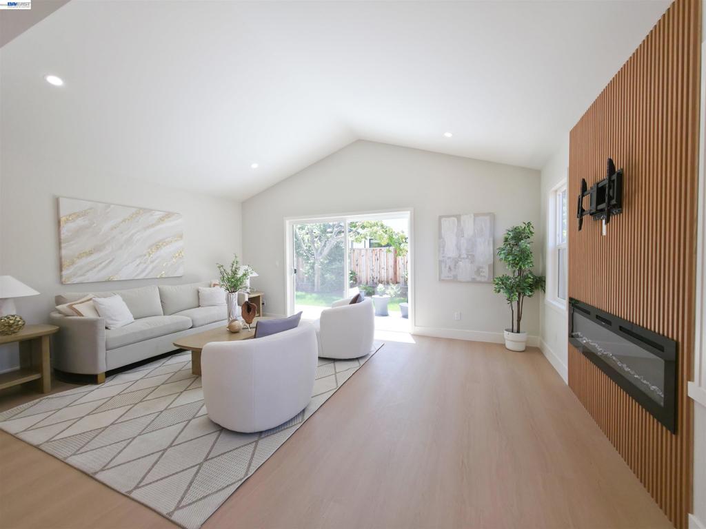 6746 Bollinger Rd Property Photo 10