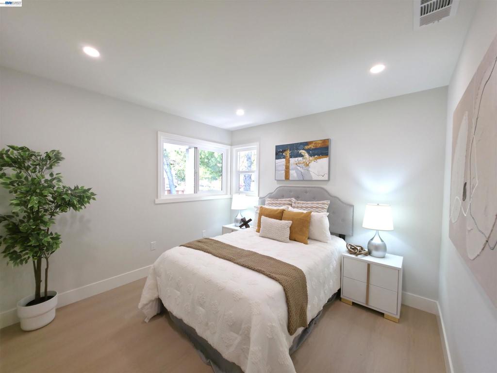 6746 Bollinger Rd Property Photo 12