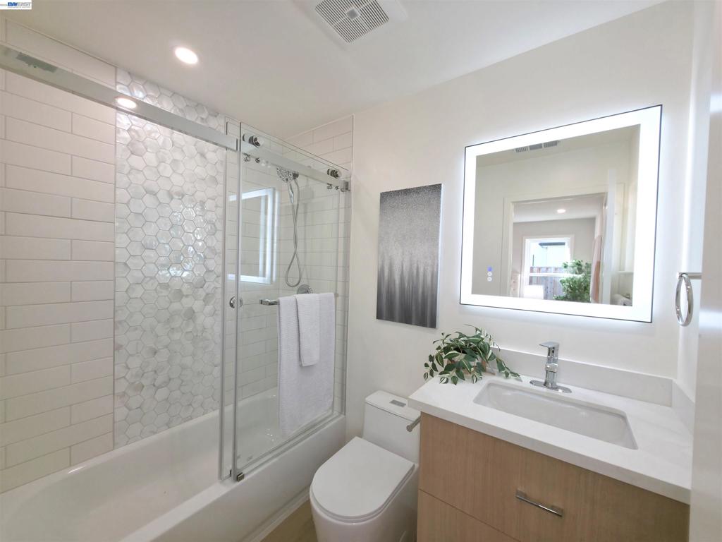 6746 Bollinger Rd Property Photo 17