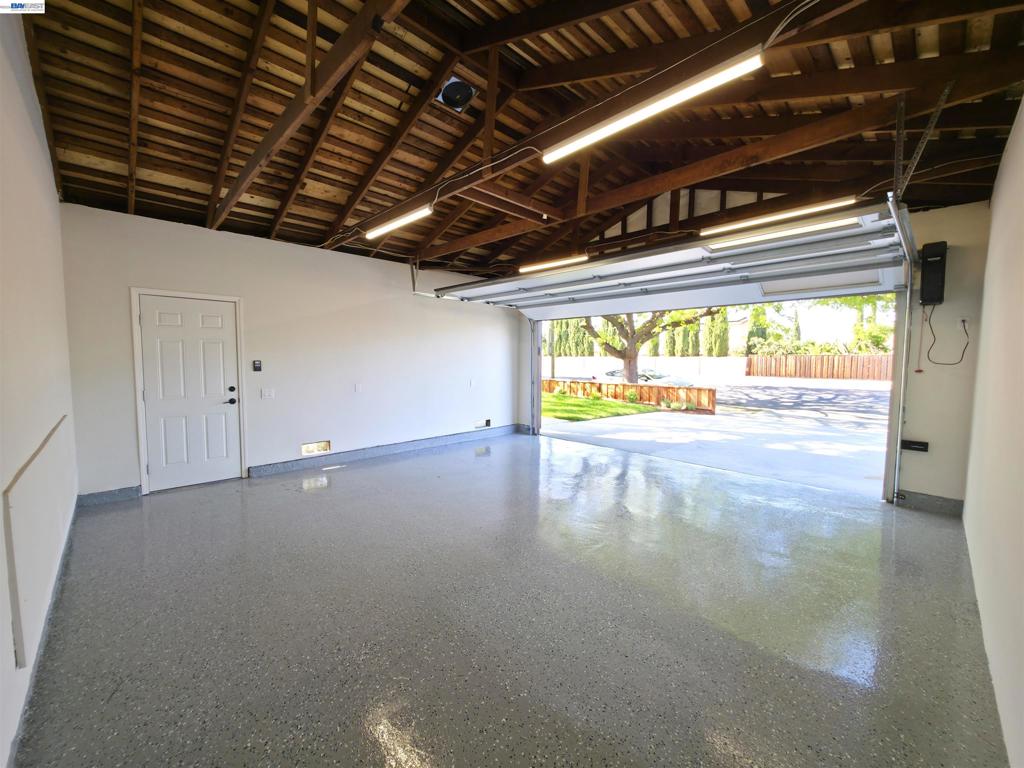 6746 Bollinger Rd Property Photo 23