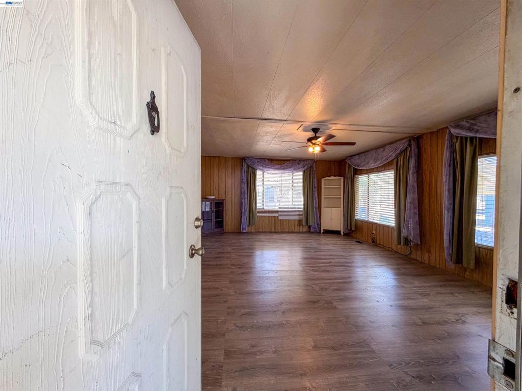 550 Hermitage Ct Property Photo 4