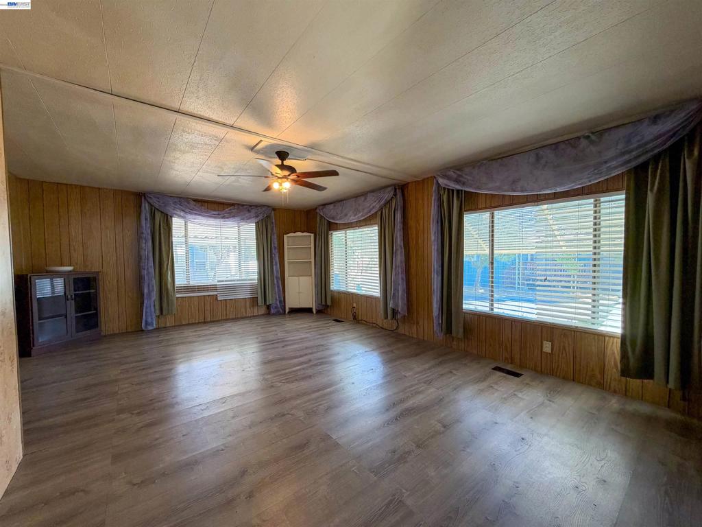 550 Hermitage Ct Property Photo 5