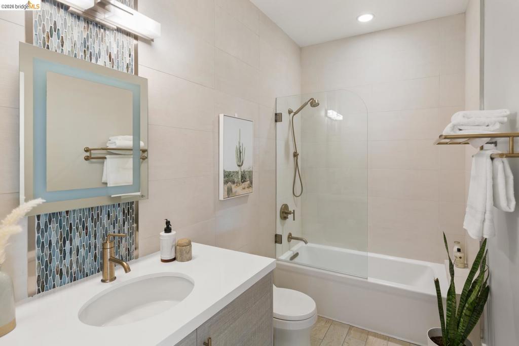 590 Gravatt Dr Property Photo 31