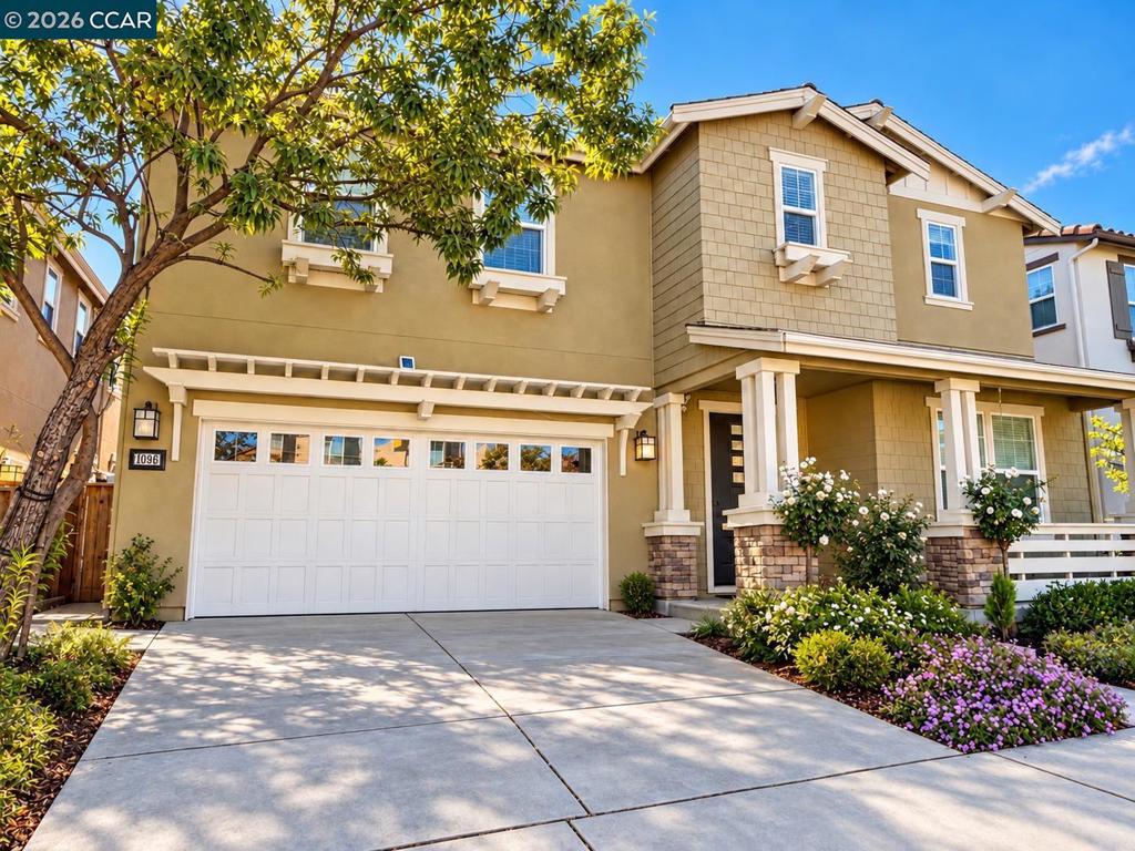 1096 Gardenia Loop Property Photo 3