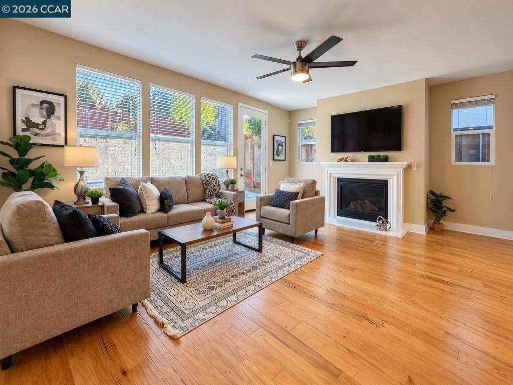 1096 Gardenia Loop Property Photo 8