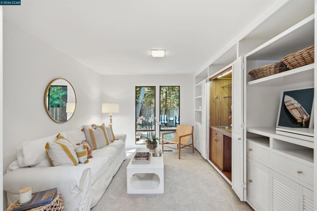 41 E Altarinda Dr Property Photo 15