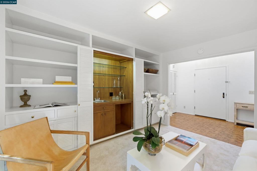 41 E Altarinda Dr Property Photo 16