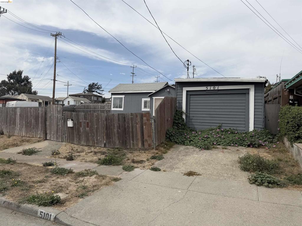 5101 Columbia Ave. Property Photo 13