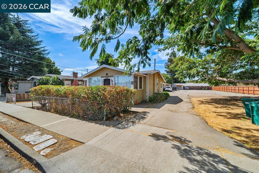 24063 Park St Property Photo 5