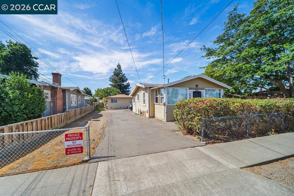 24063 Park St Property Photo 6