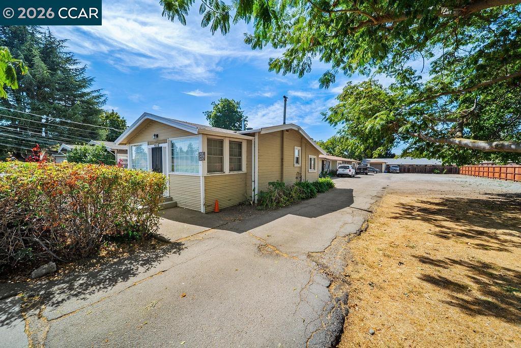 24063 Park St Property Photo 7