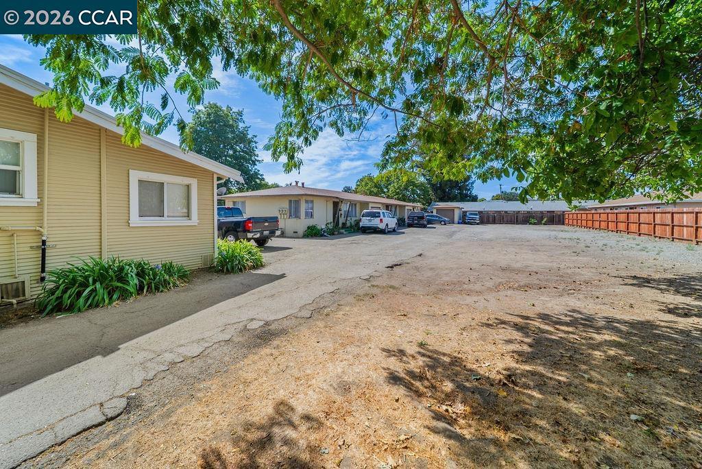 24063 Park St Property Photo 8