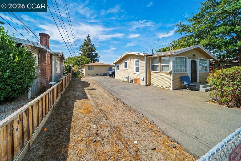24063 Park St Property Photo 9