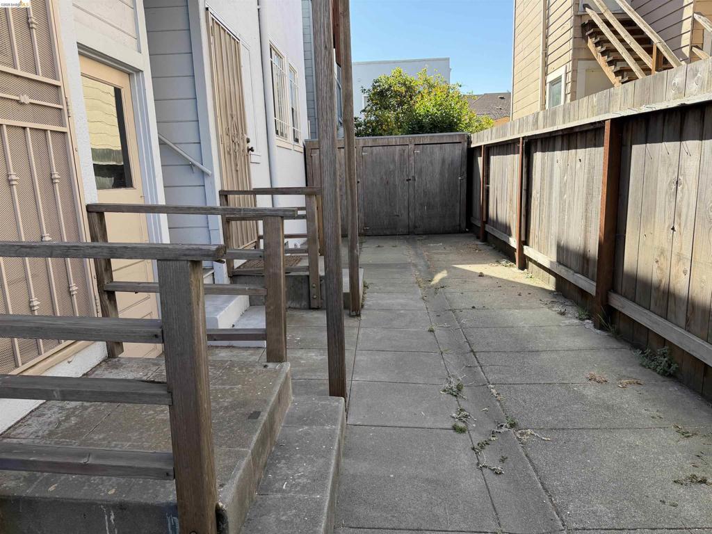 3999 Clarke St Property Photo 18
