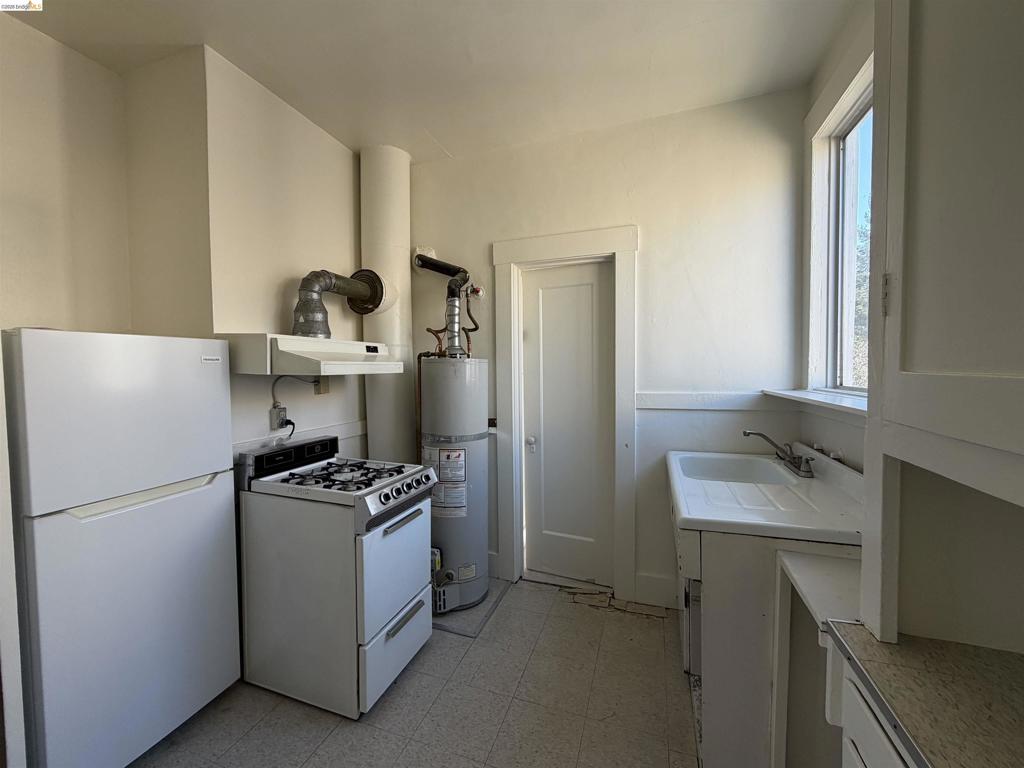 3999 Clarke St Property Photo 25