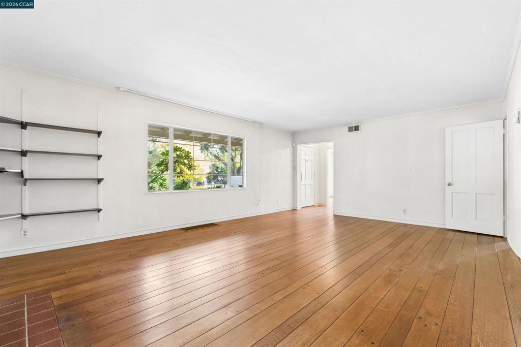 51 Bradley Ave Property Photo 9