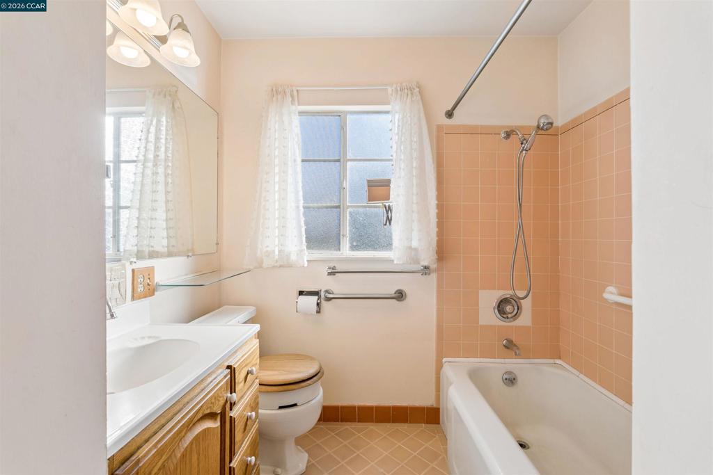 51 Bradley Ave Property Photo 18