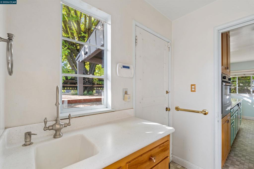 51 Bradley Ave Property Photo 37