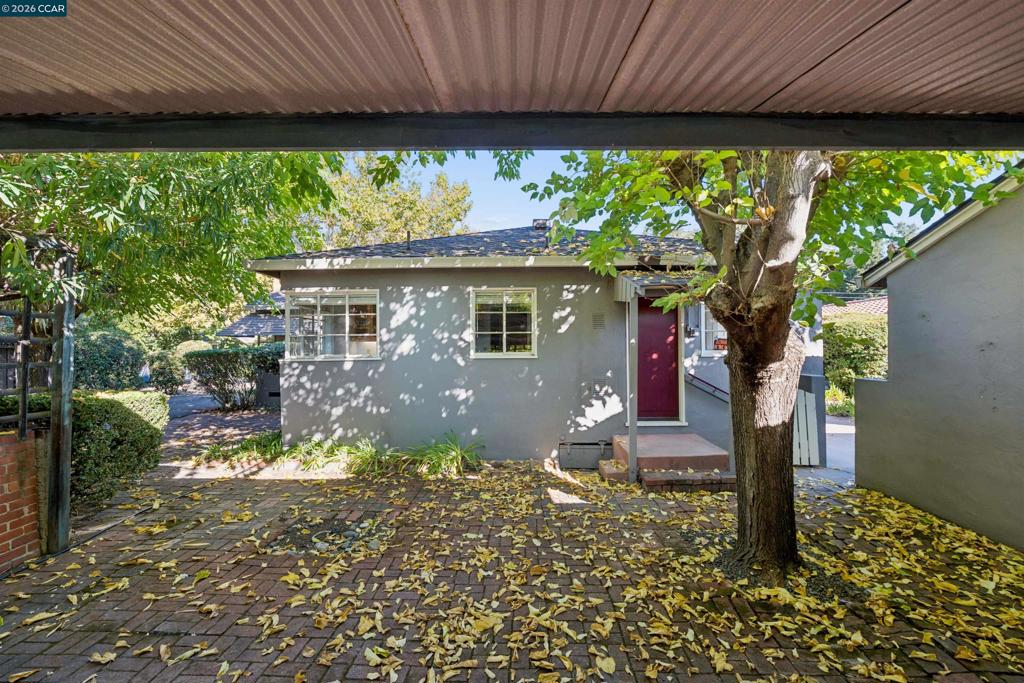 51 Bradley Ave Property Photo 54