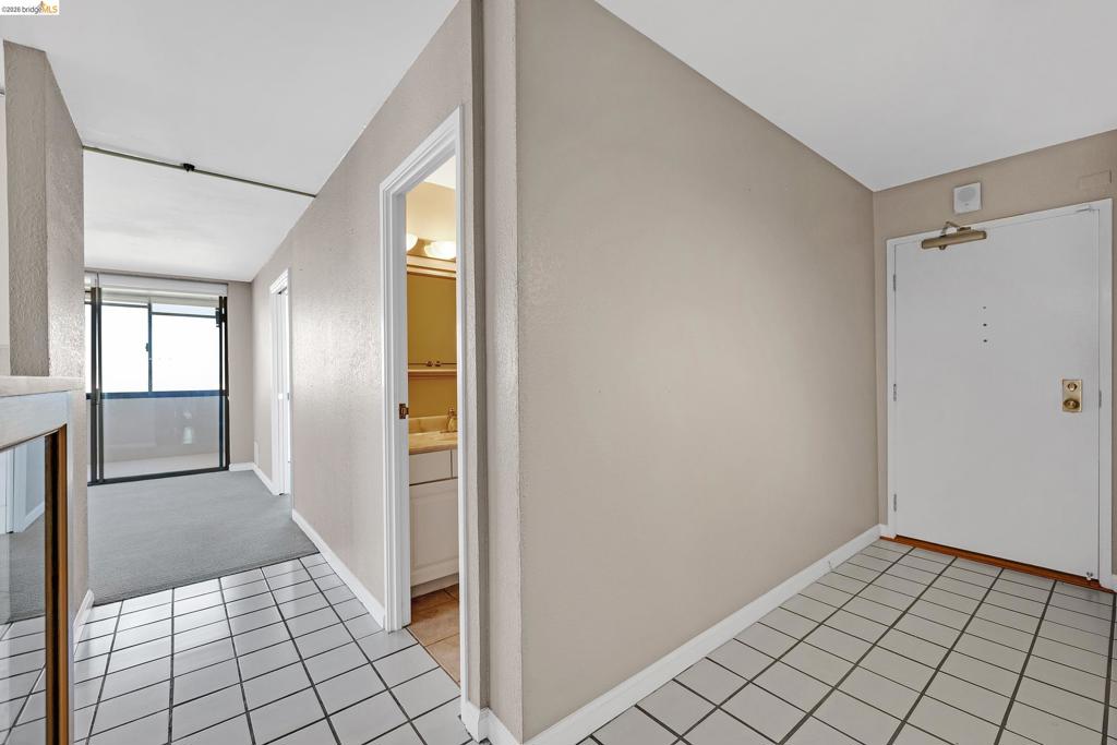 555 Pierce St 1001 Property Photo 3