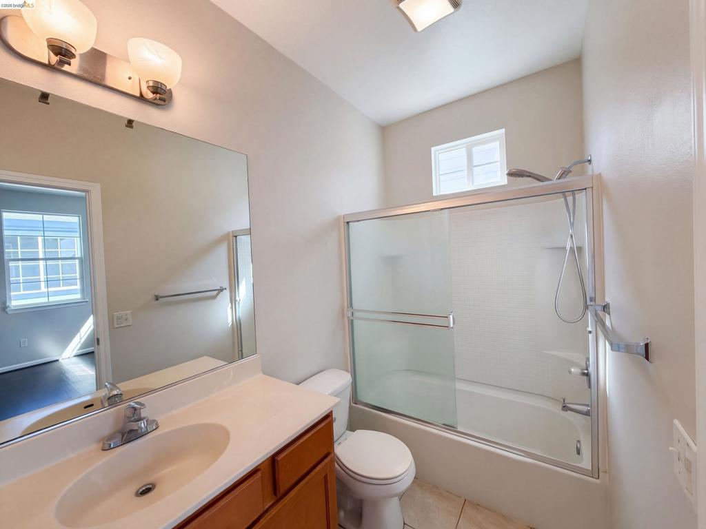 2560 N Village Dr Property Photo 7