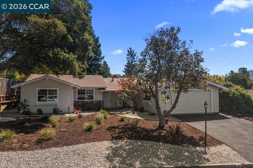 9 Dickenson Drive Property Photo 1