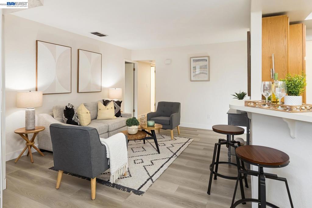 2513 Lucy Lane B Property Photo 6