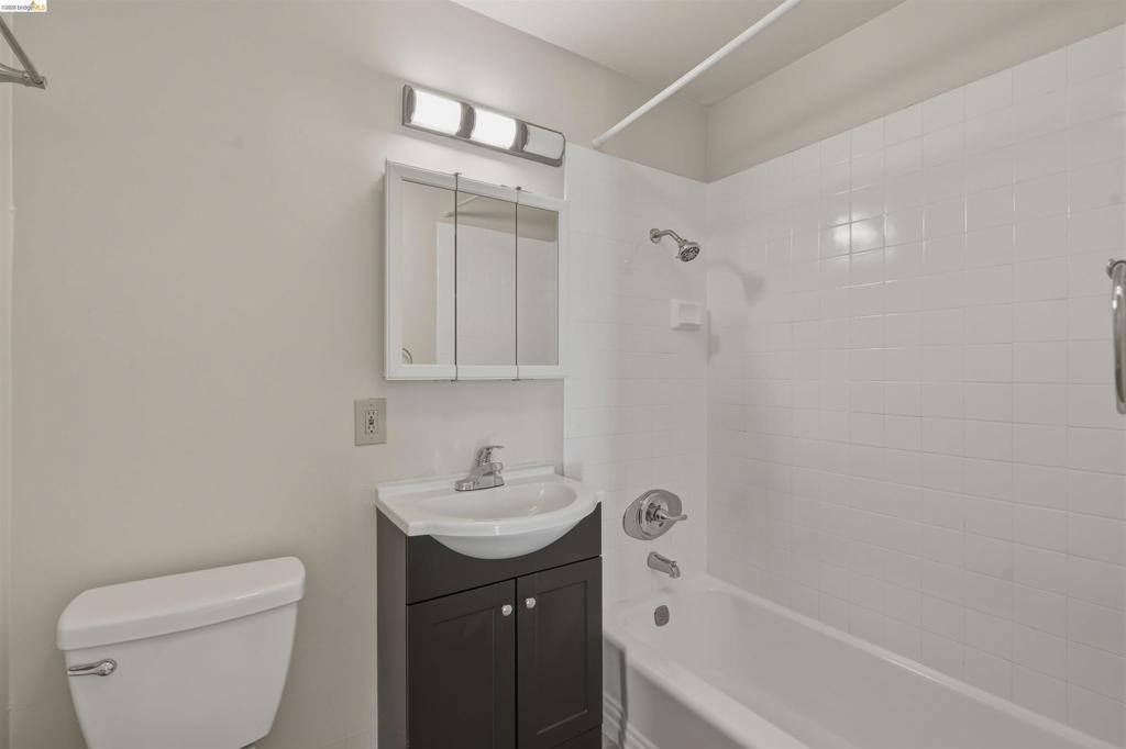 3263 Belmont Ave Property Photo 7