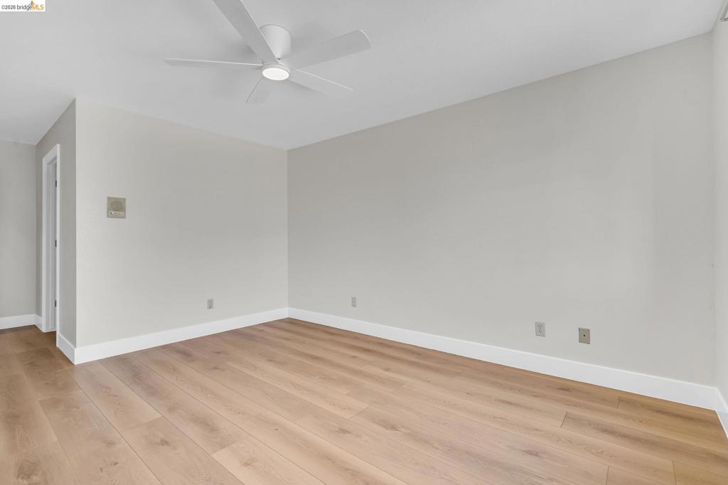 5650 Edgeview Dr Property Photo 35