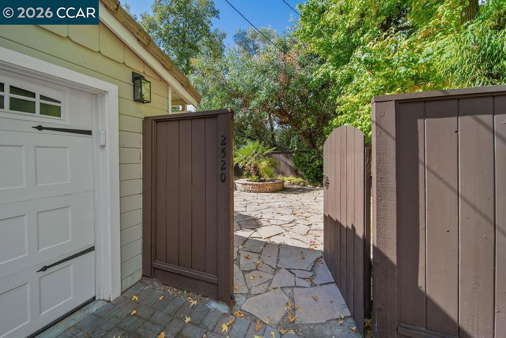2520 San Miguel Dr Property Photo 3