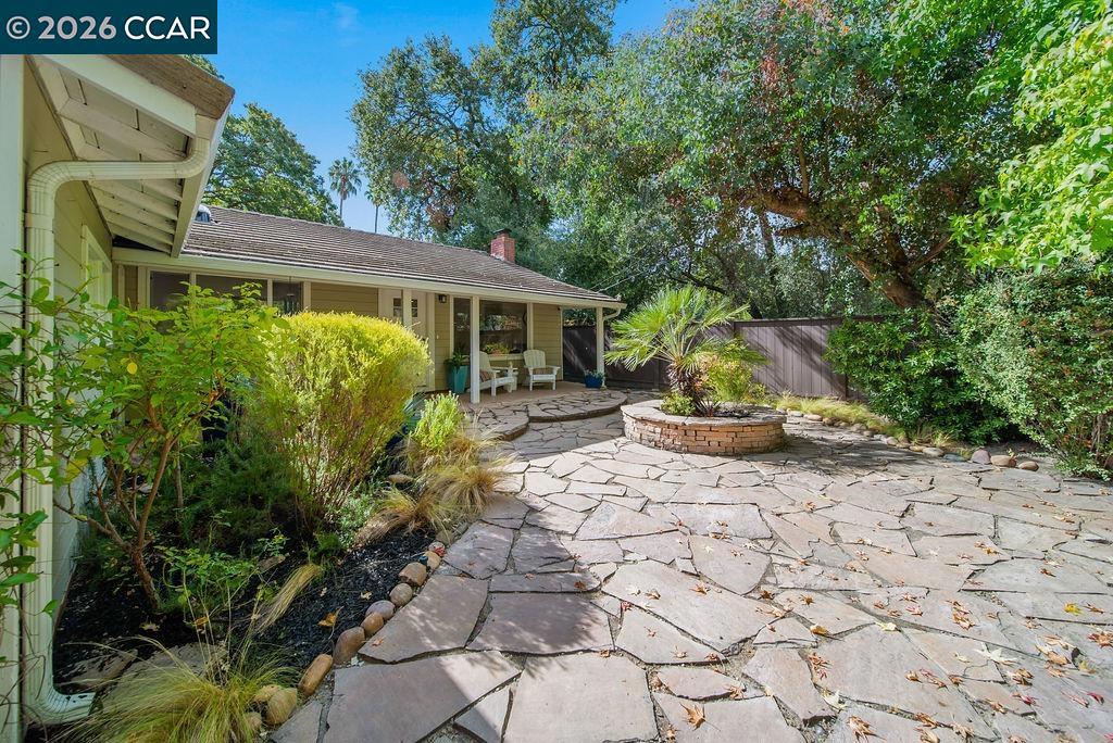 2520 San Miguel Dr Property Photo 4