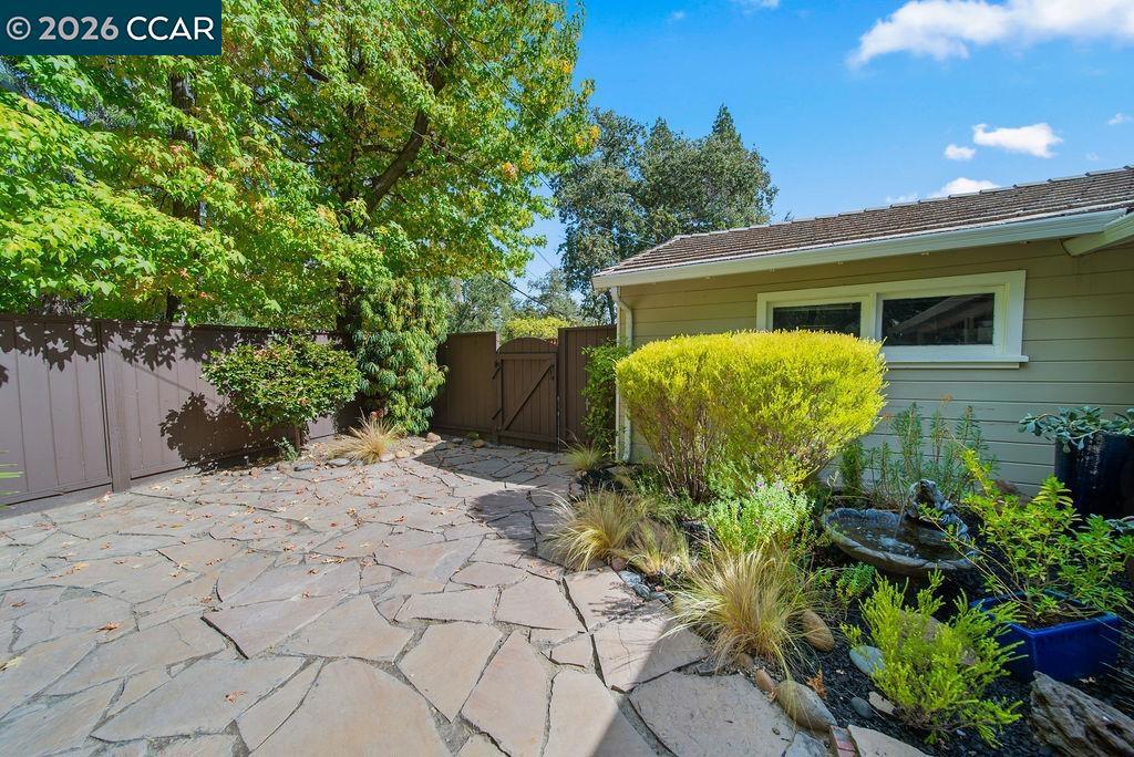 2520 San Miguel Dr Property Photo 6