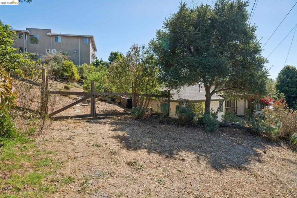 6120 N Arlington Blvd Property Photo 4