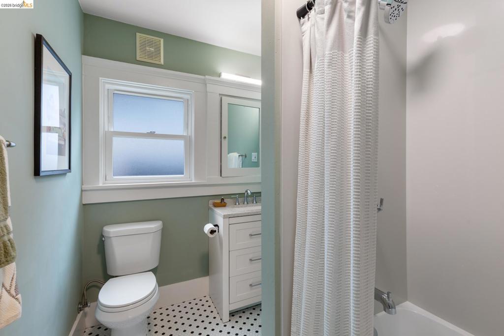 1048 Kains Ave Property Photo 32